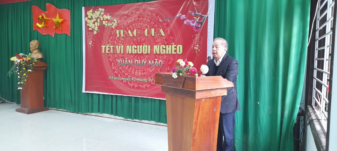Phó Bí thư Thường trực Tỉnh ủy Phan Ngọc Thọ phát biểu tại buổi trao quà